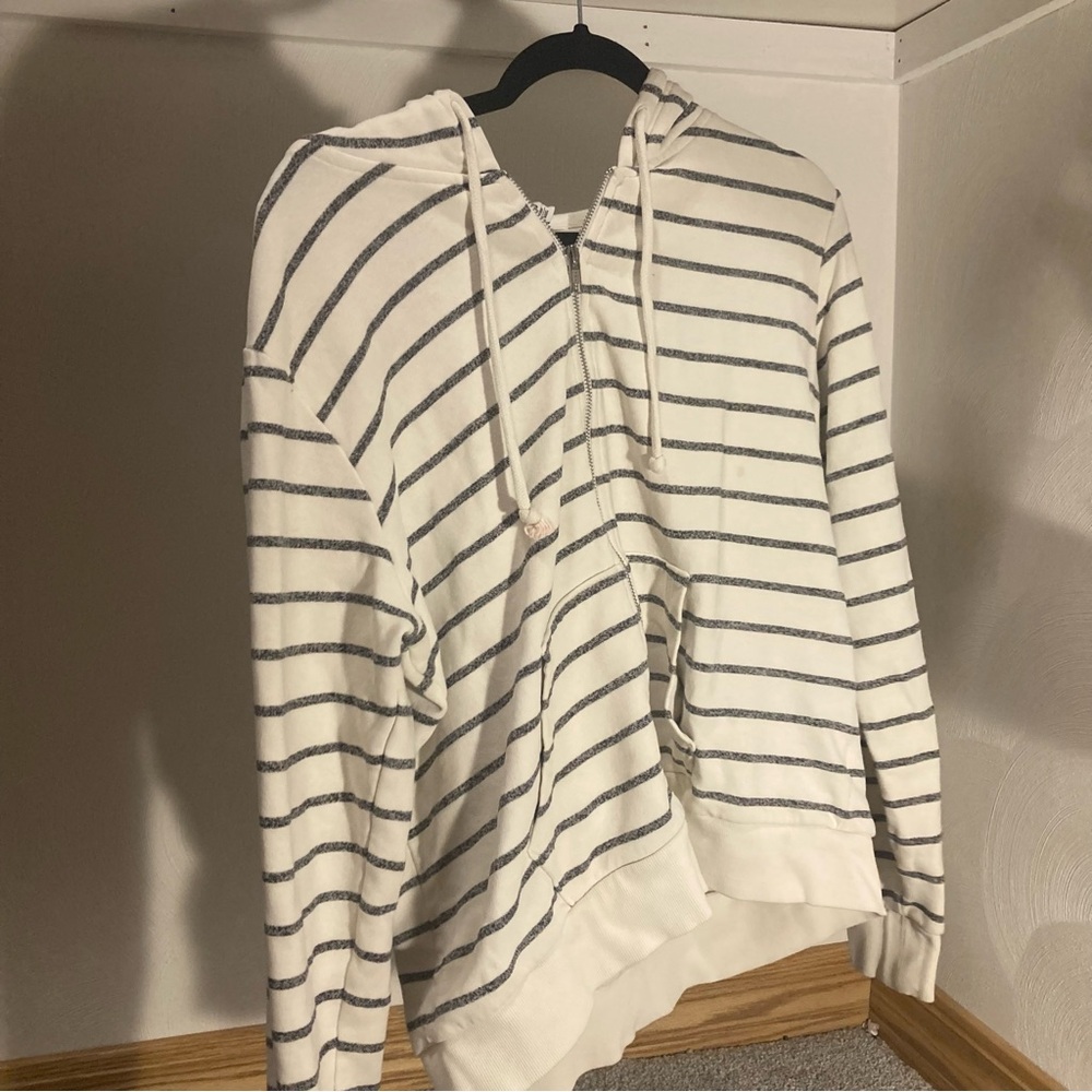 H&M White and Gray Striped Sweater